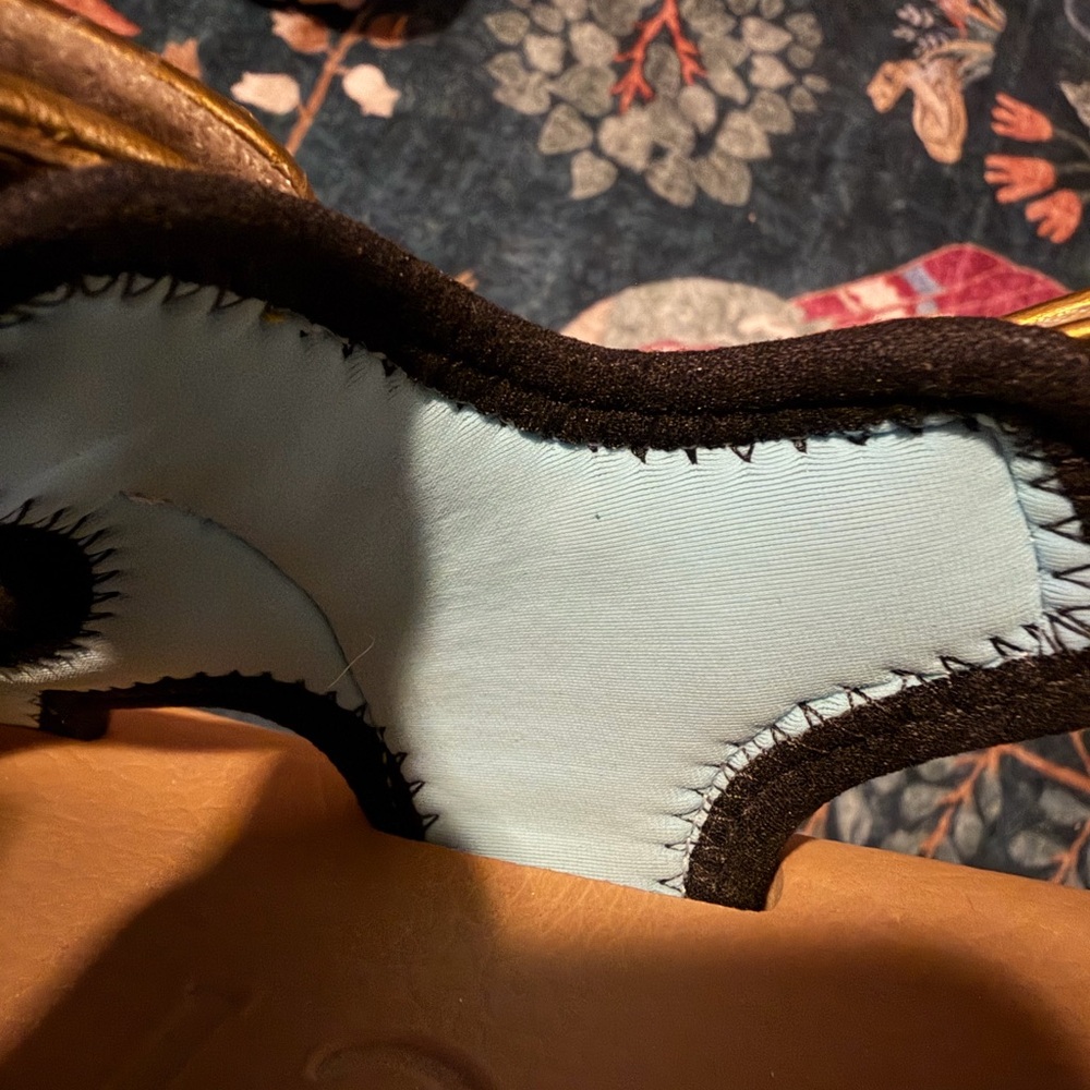 Gucci Gold Crystal Sandals - Picture 14 of 16